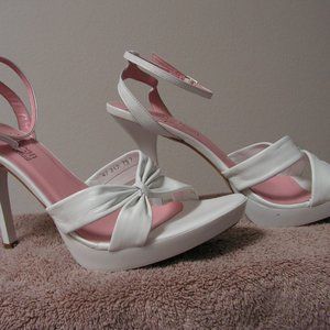 CathyJean white ankle strap 3.5" heel sandals, sz7